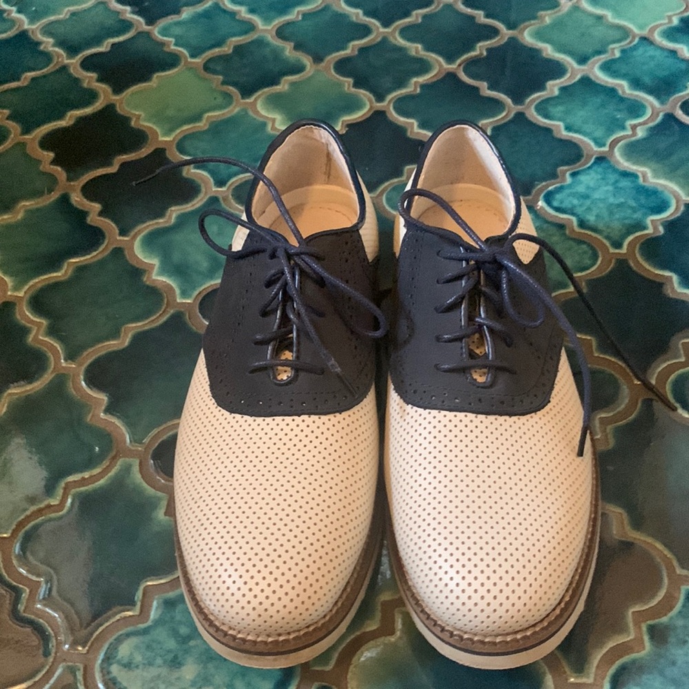 Saddle shoes